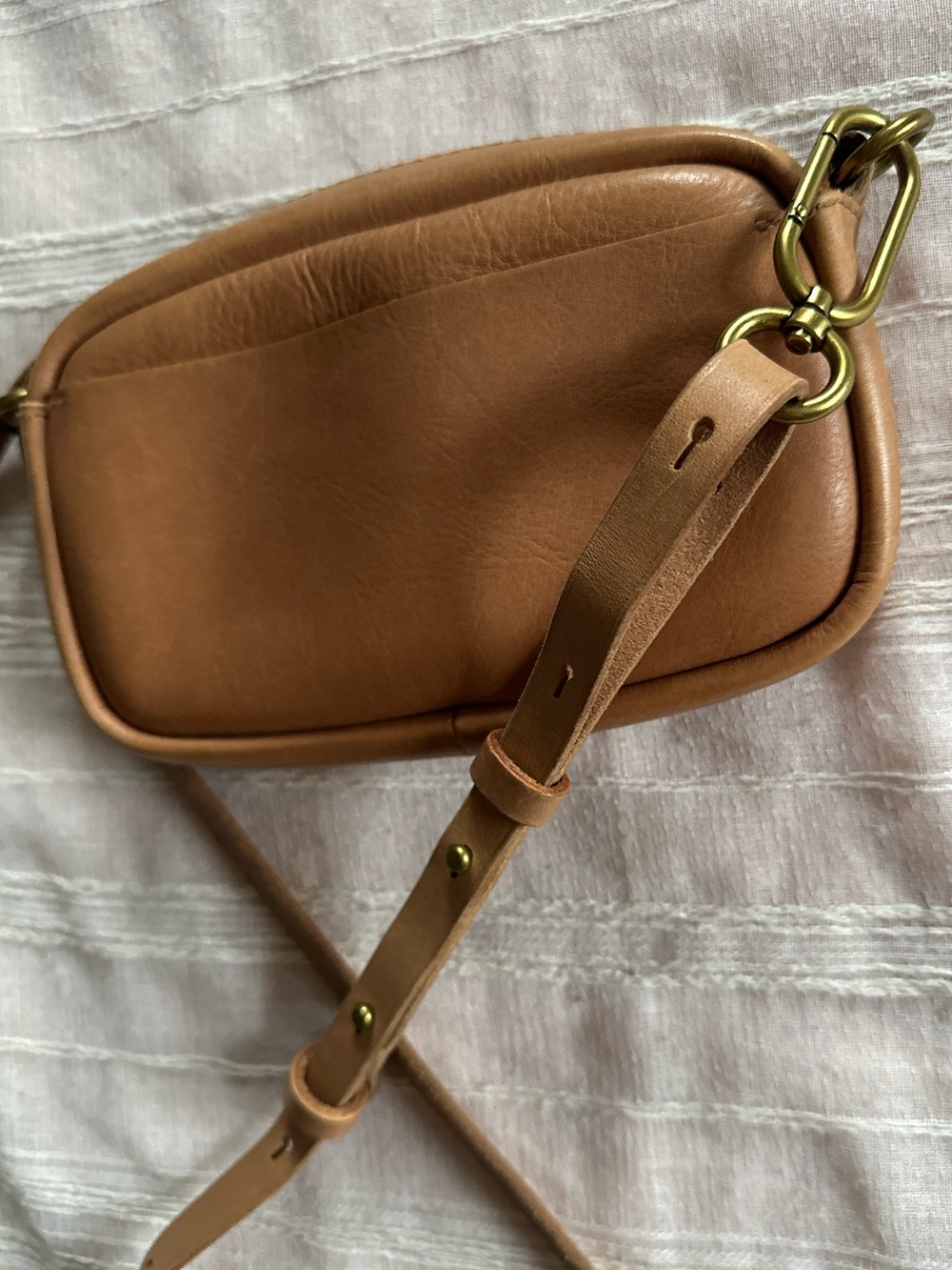 MADEWELL The Leather Carabiner Mini Crossbody Bag | Warm Hickory Tan - Picture 6 of 14